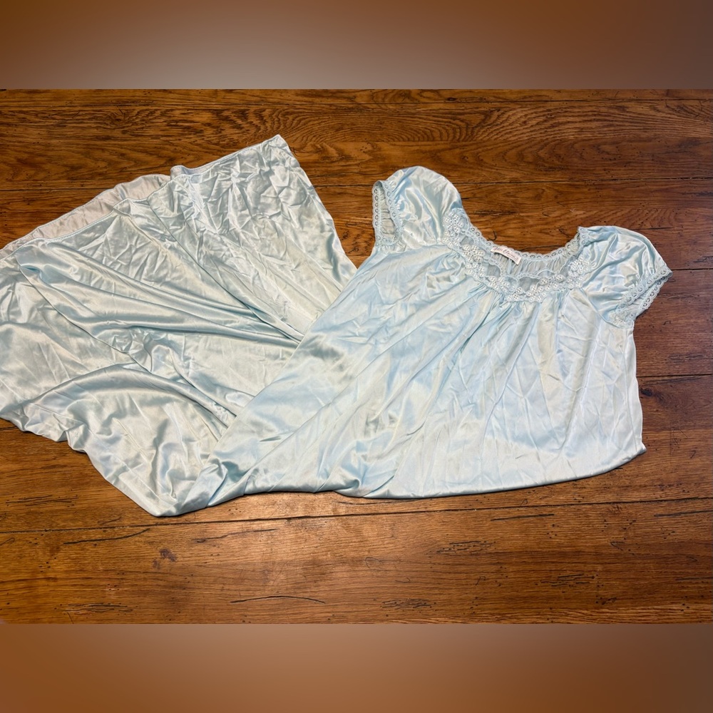 VTG USA Union Soft Blue Nylon Sheer Flowy Full Length Nightdress w/Lace Trim